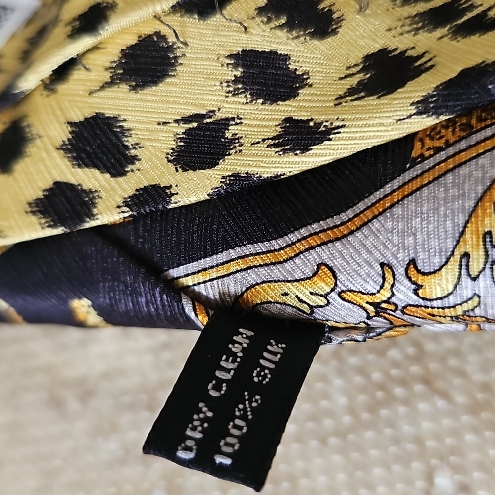 GianniVersace Vintage Black and Gold Leopard Print Tie - Picture 8 of 11